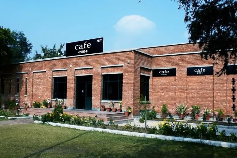 Café 2004 (The Cafeteria)